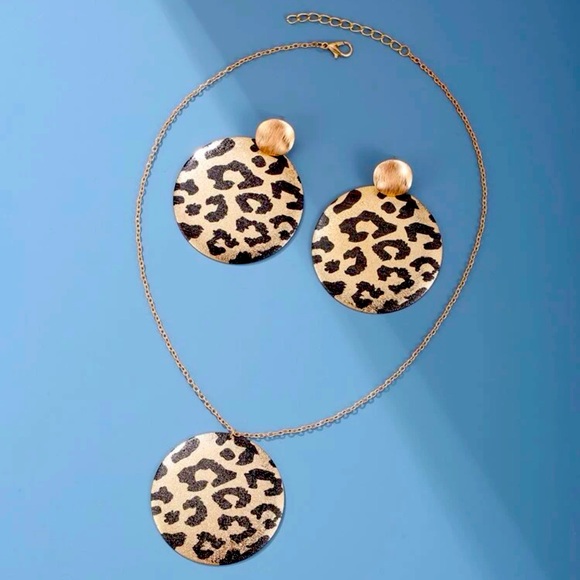 ❤️Leopard Print Round Necklace and Earrings Set - Picture 2 of 5
